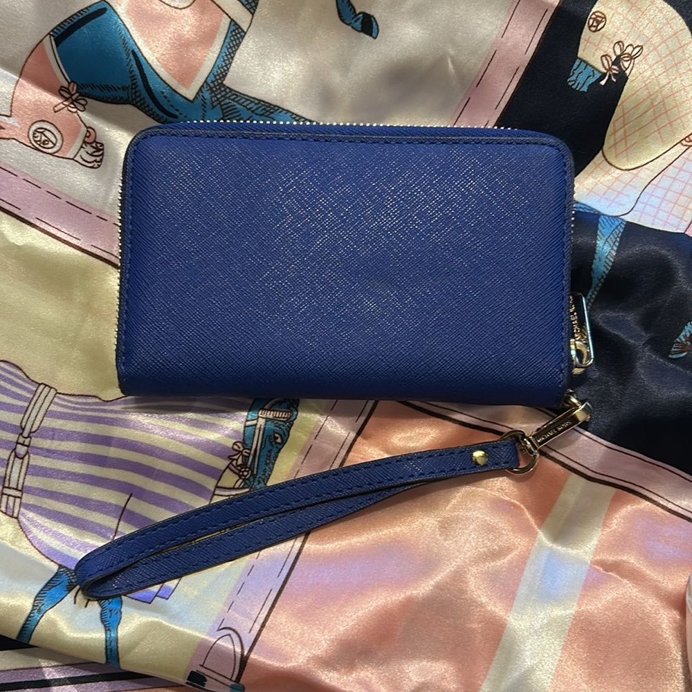 Michael Kors Blue Saffiano Leather Wallet w/strap - Picture 3 of 9